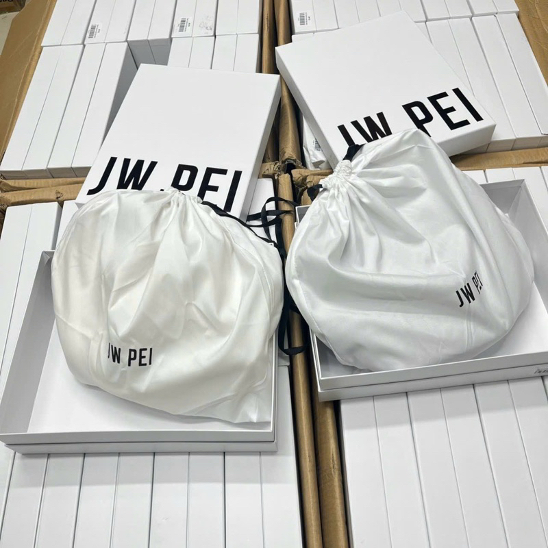 Túi jw pei dáng hobo kẹp nách