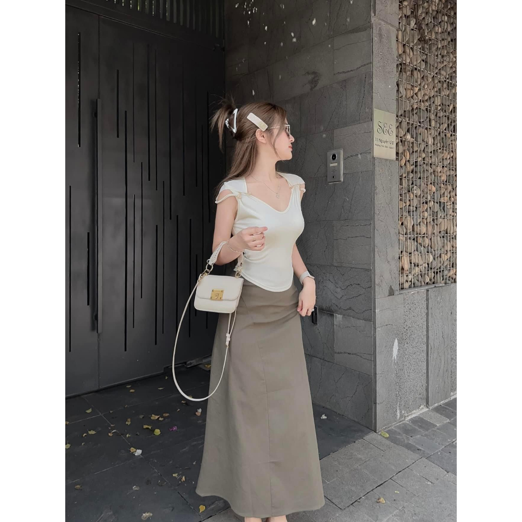 Set bộ đồ nữ áo body cánh tiên đính cài mix chân váy dáng dài với tone màu phối xinh xắn, tôn dáng cho các nàng yêu