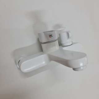 Củ sen tắm nóng lạnh trắng sứ