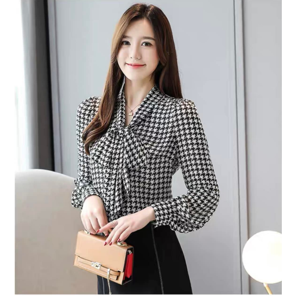 Áo Sơ Mi Nữ Cổ Nơ Sọc Đen Trắng_ Thời Trang Trung Niên Cho Mẹ