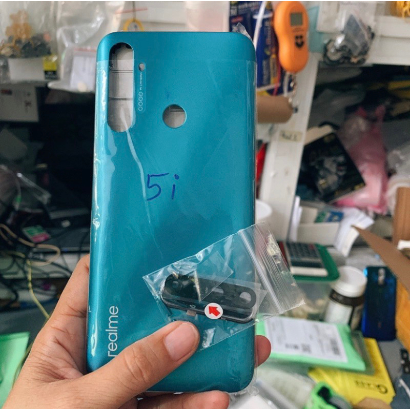 Vỏ máy Oppo Realme 5 pro đã bao gồm kính cam, khay sim chuyên lắp dựng máy, thay thế khi bị vỡ hỏng
