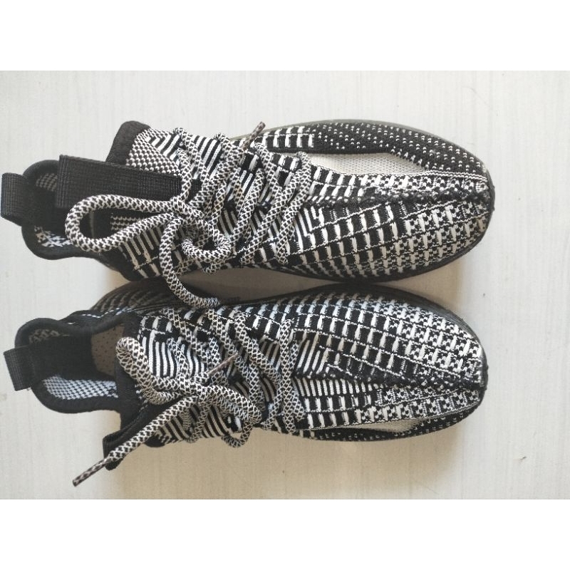 Giày thể thao đế kép