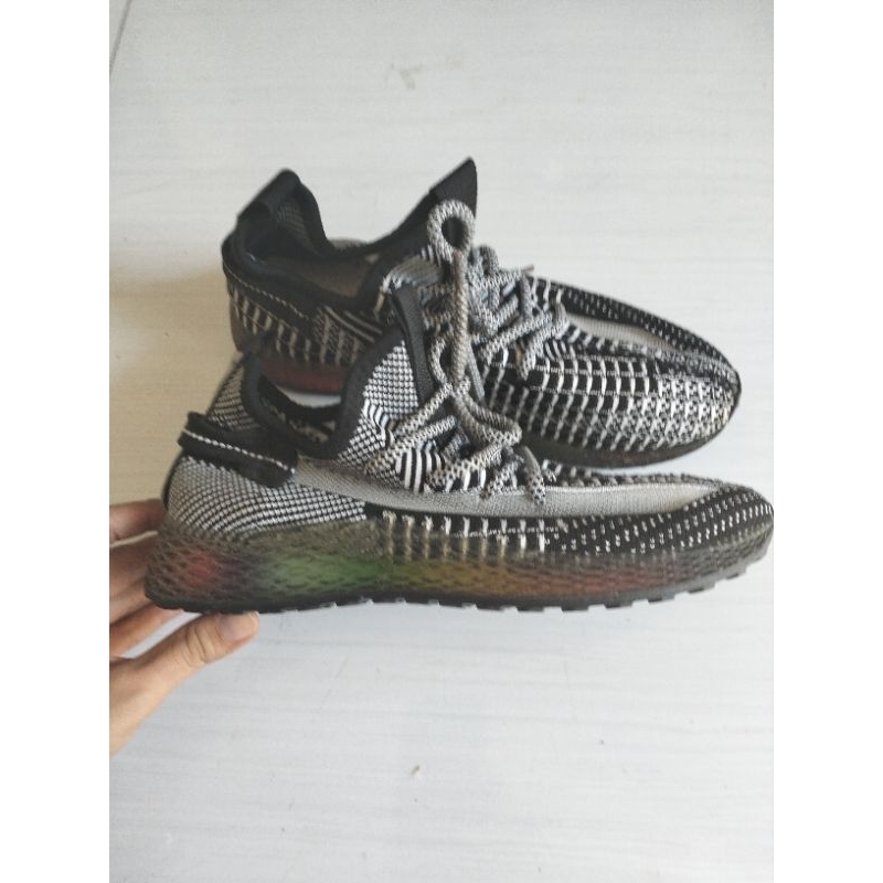 Giày thể thao đế kép