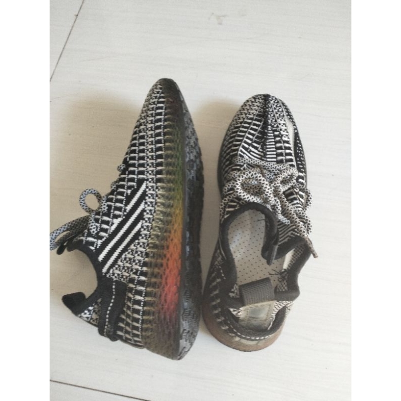 Giày thể thao đế kép