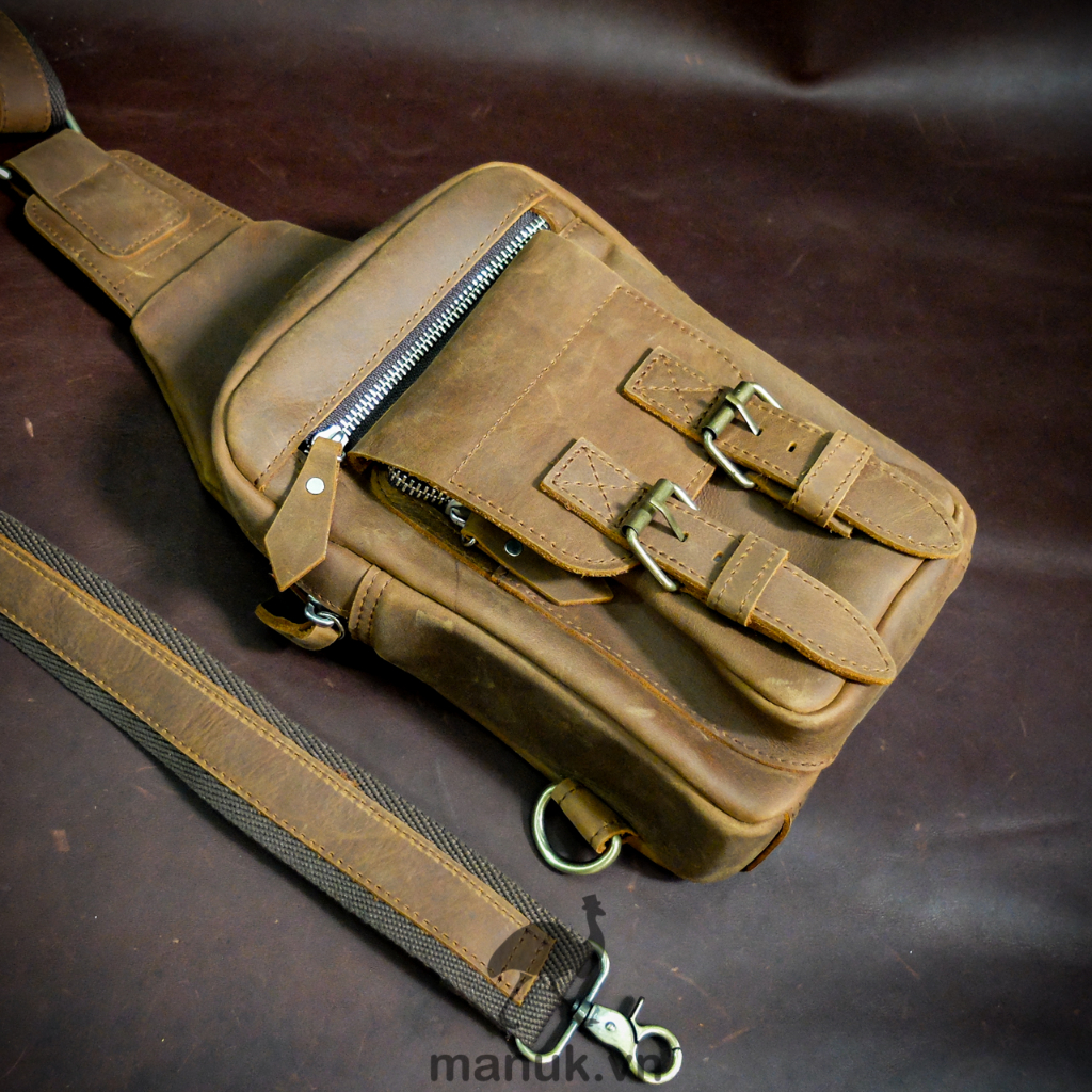 Túi đeo chéo da bò sáp phong cách Biker, màu nâu vàng bò - Manuk Leather Design - Da sáp ngựa điên Crazyhorse Leather