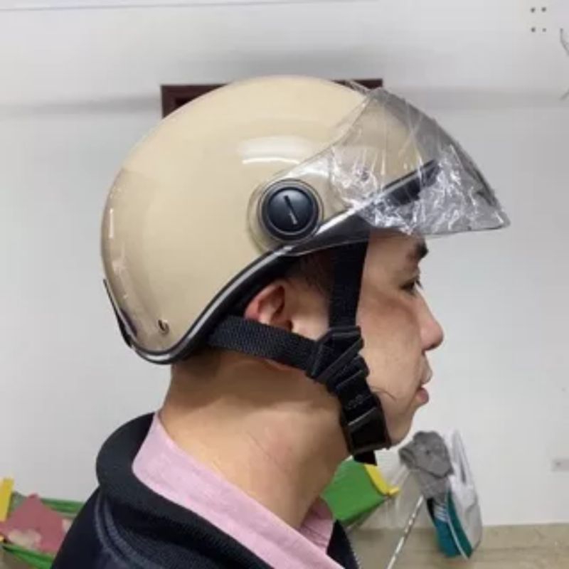 Mũ bảo hiểm Honda có kính