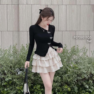 Set bộ áo thun tay dài xẻ tà chéo đính tag nơ phối chân váy bèo tầng