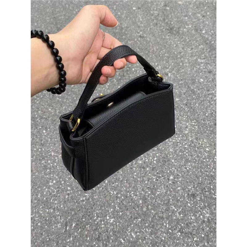 Túi xách nữ cầm tay đeo chéo màu đen chất da PU mã mới hottrend mã t84