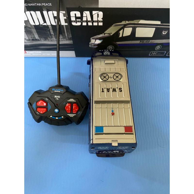 Xe  đồ chơi xe cảnh sát điều khiển QH203 có đèn pha chiếu sáng