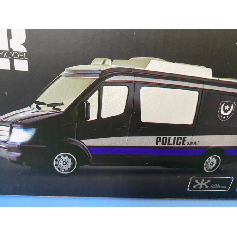 Xe  đồ chơi xe cảnh sát điều khiển QH203 có đèn pha chiếu sáng