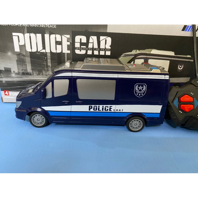 Xe  đồ chơi xe cảnh sát điều khiển QH203 có đèn pha chiếu sáng