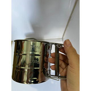 Cốc rây bột inox 11cm, ca ray bột có tay cầm
