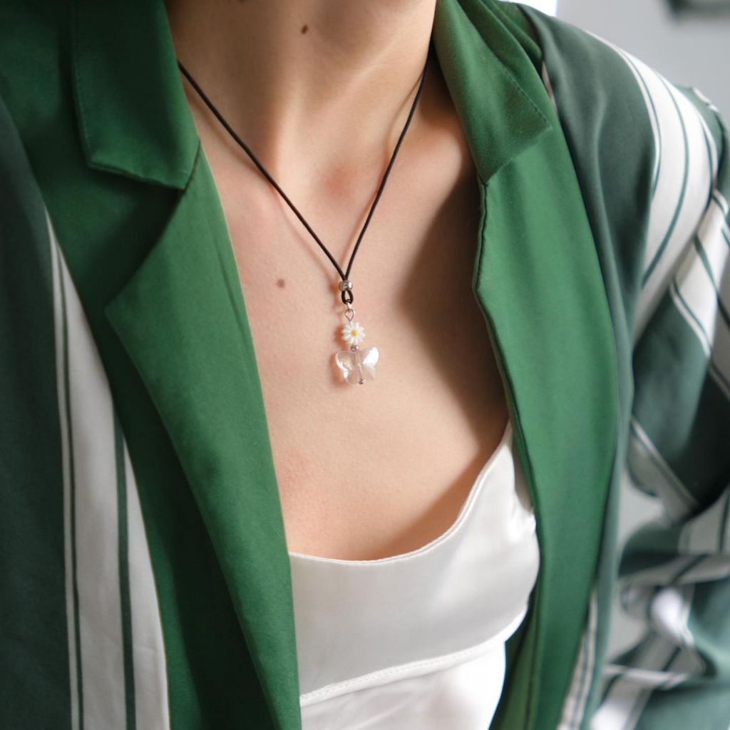 Vòng Bướm đậu người hờn