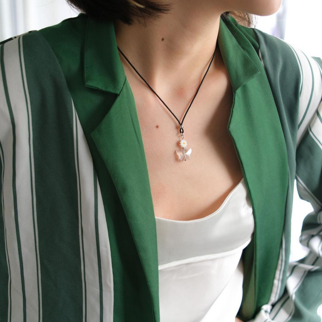 Vòng Bướm đậu người hờn