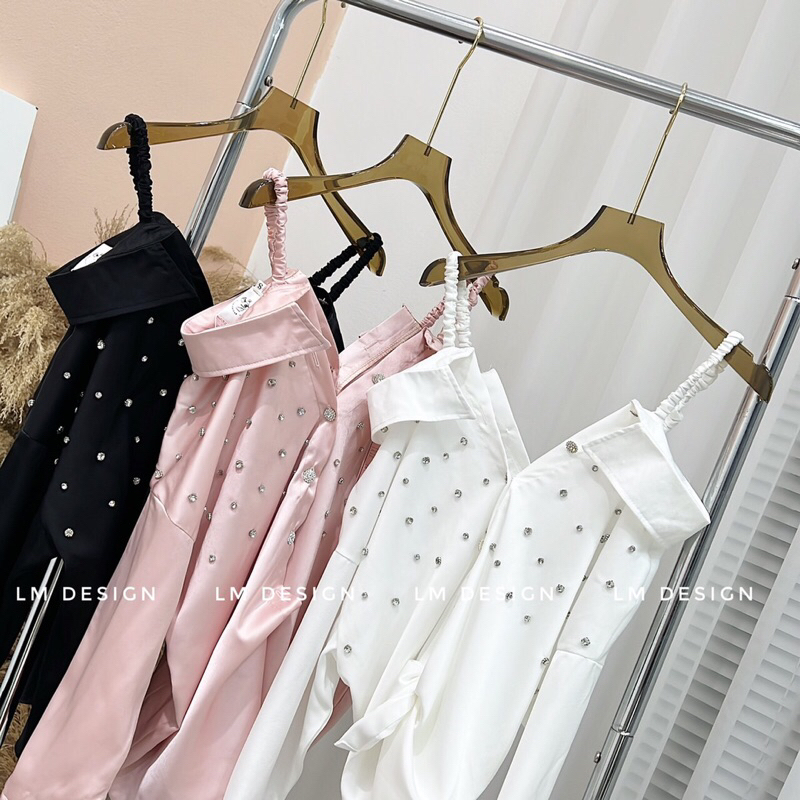 JENNYCLOSET | Áo sơ mi lụa trễ vai đính đá sang chảnh , Áo sơ mi from dấu quần tiểu thư