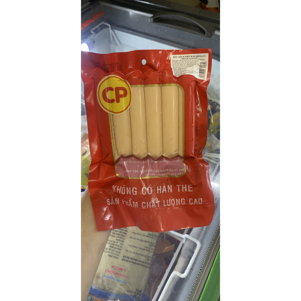 Xúc xích phô mai CP 200g chiên, rán, nấu mì thơm ngon tiện lợi