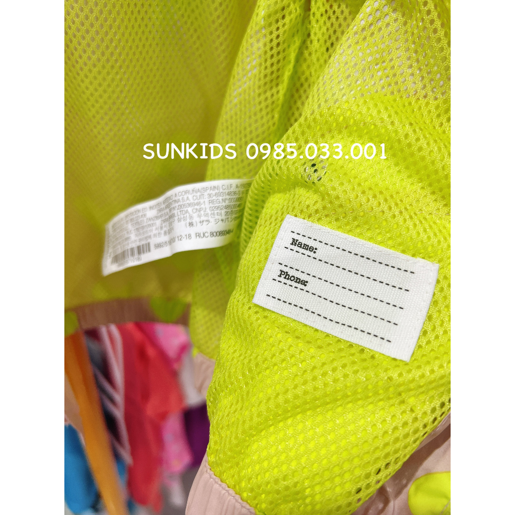 Áo khoác gió bé gái hình trái tim màu be