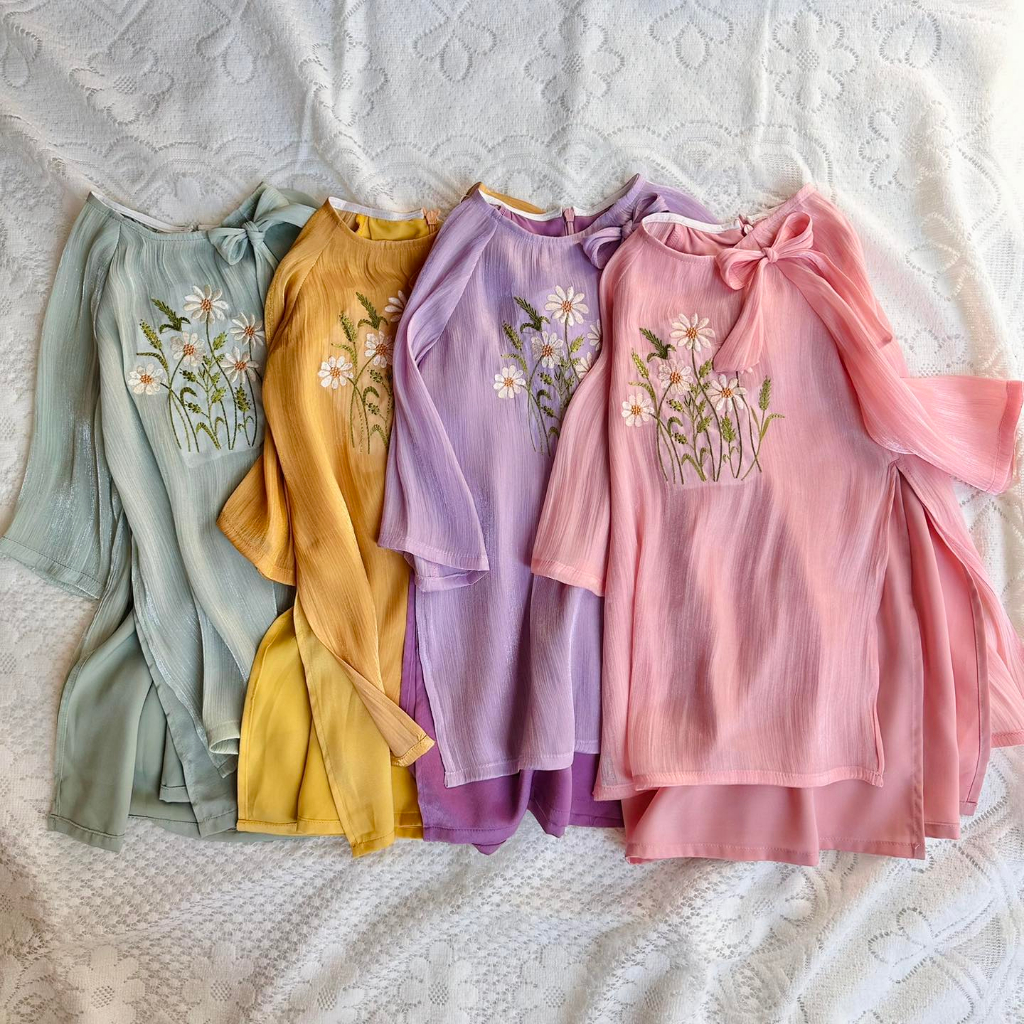 Áo dài cho bé gái Cúc Chi TẶNG KÈM MẤN , Áo dài trung thu tơ lụa mềm mại cao cấp thêu hoa Cừu Con size 10kg-40kg AD0002