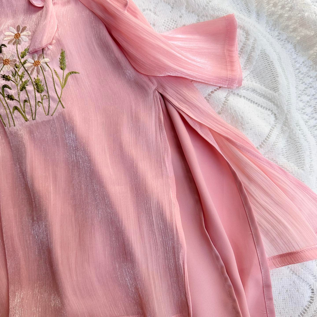 Áo dài cho bé gái Cúc Chi TẶNG KÈM MẤN , Áo dài trung thu tơ lụa mềm mại cao cấp thêu hoa Cừu Con size 10kg-40kg AD0002