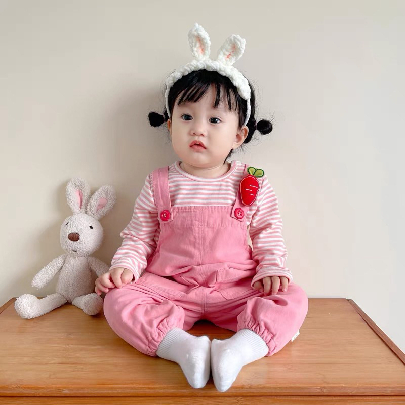 Set yếm hình  dâu tây xinh xắn cho bé gái