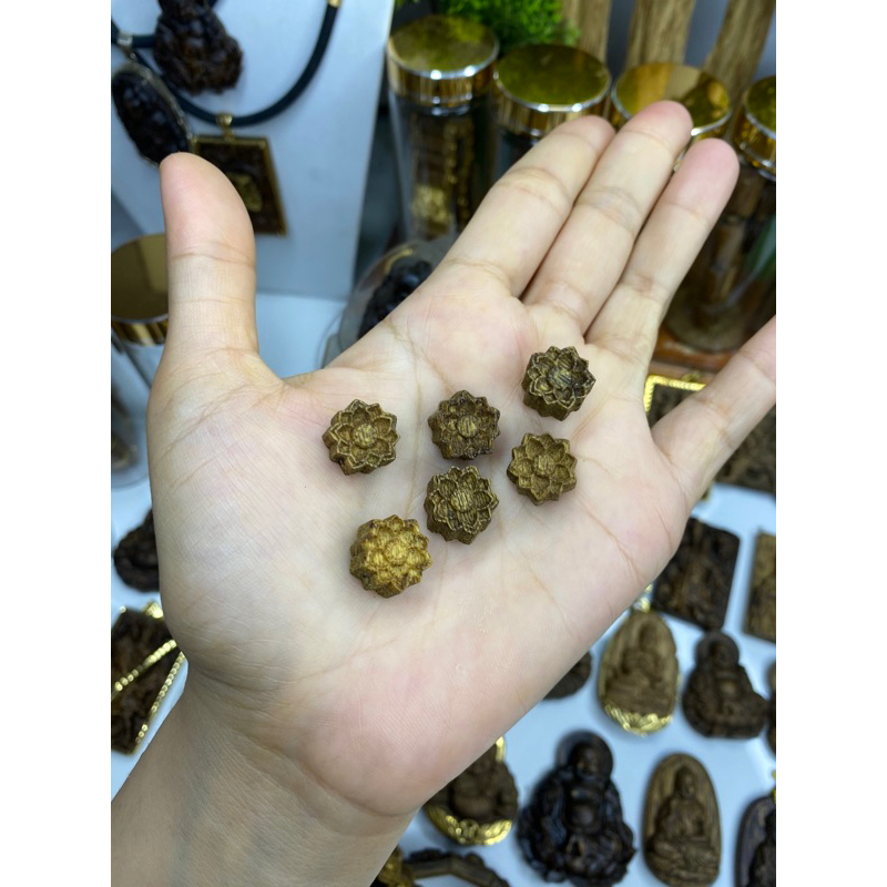 Charm gỗ trầm mix vòng tay