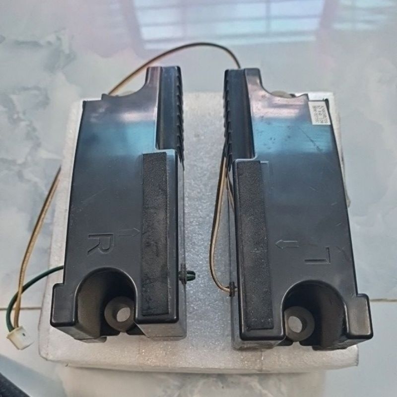 Cặp loa toàn dãi 6ohm / 10w , tháo từ tivi SAMSUNG có sẵn hộp cộng hưởng