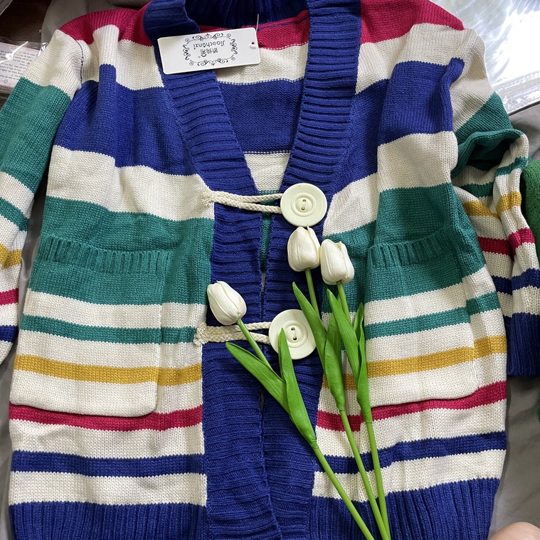 Áo khoác len cardigan mềm mịn sọc ngang cầu vồng dáng rộng Sereinclothing.st2w dành cho nữ