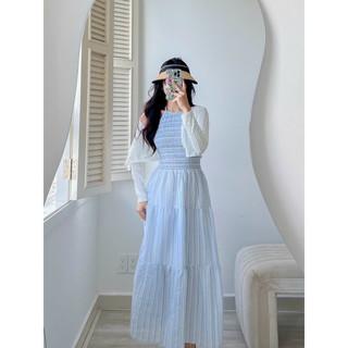 Đầm cổ yếm kèm khoác