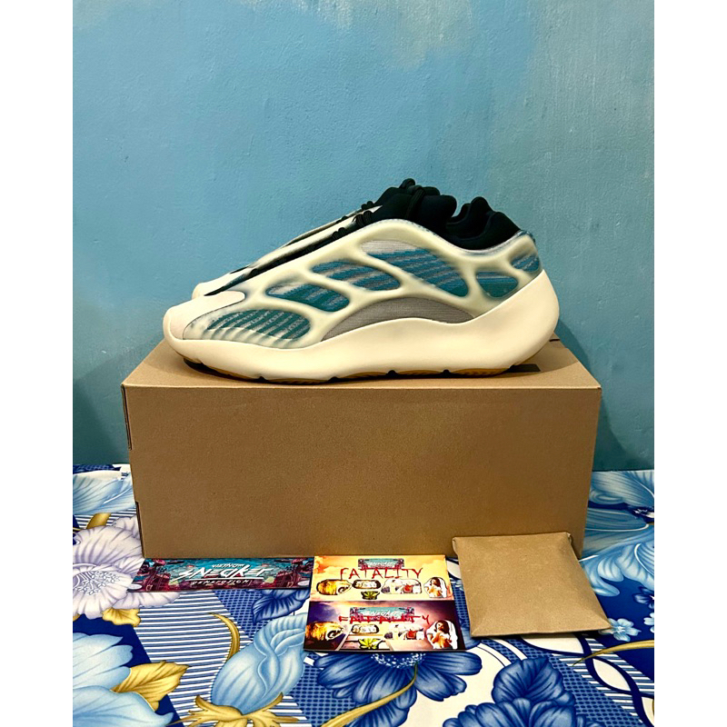 'Giày Cổ Thấp' adidas Yeezy 700 V3 'Kyanite'