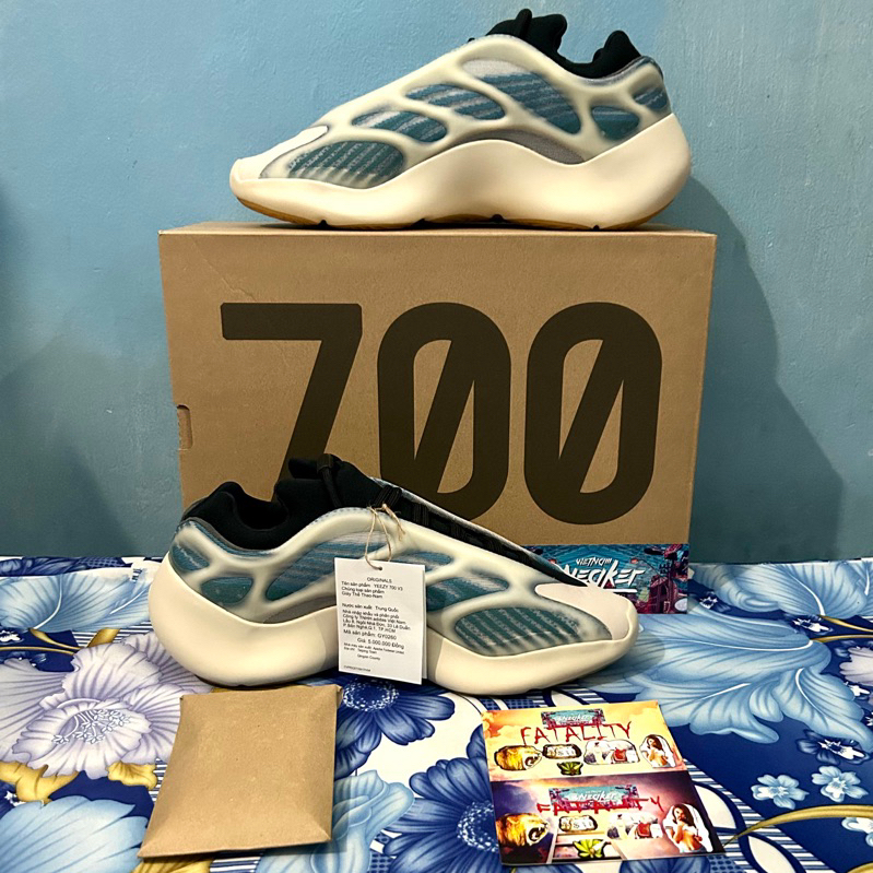 'Giày Cổ Thấp' adidas Yeezy 700 V3 'Kyanite'