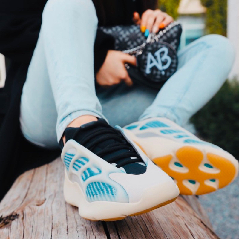 'Giày Cổ Thấp' adidas Yeezy 700 V3 'Kyanite'
