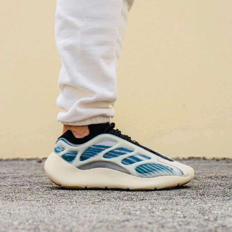 'Giày Cổ Thấp' adidas Yeezy 700 V3 'Kyanite'