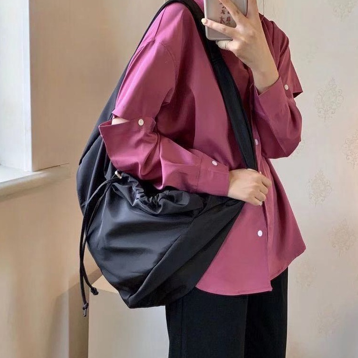 Túi đeo chéo bao tử dây rút vải dù chống thấm nước Sereinclothing.st2w dành cho nữ