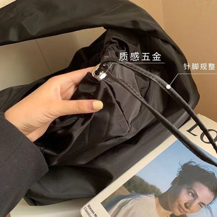 Túi đeo chéo bao tử dây rút vải dù chống thấm nước Sereinclothing.st2w dành cho nữ