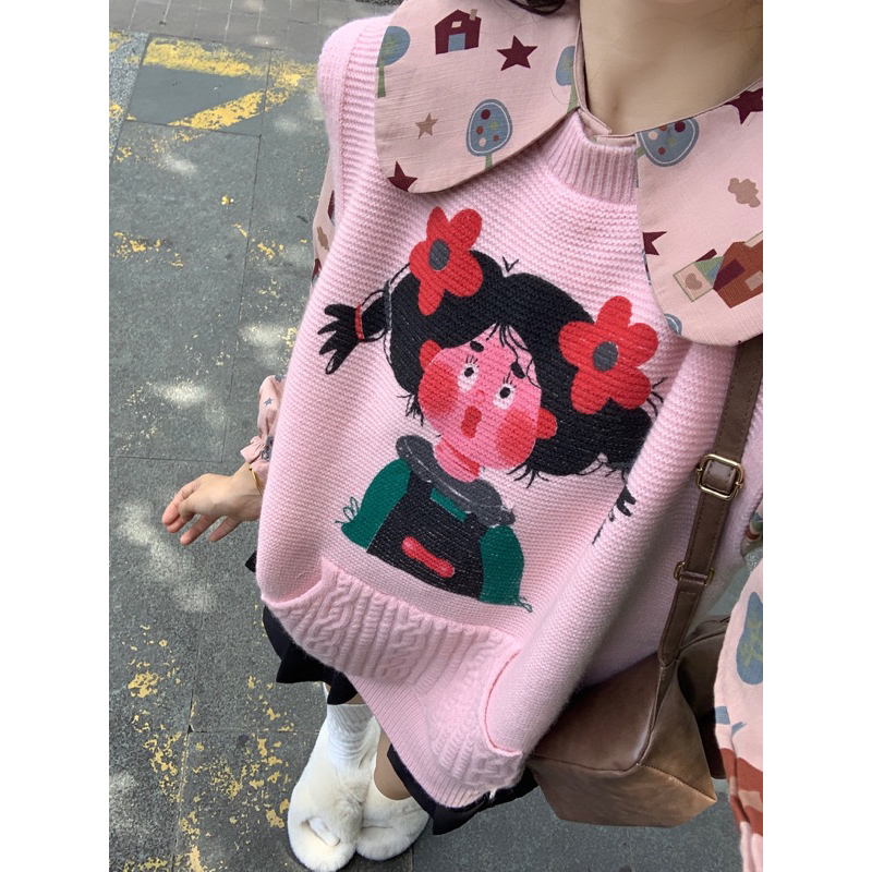 Áo sơ mi in cổ búp bê ngọt ngào mix áo vest dệt kim in hoạt hình