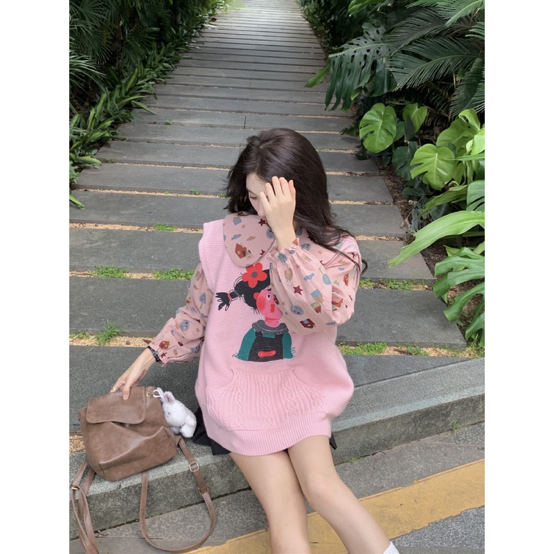 Áo sơ mi in cổ búp bê ngọt ngào mix áo vest dệt kim in hoạt hình