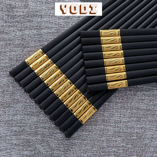 1 vỉ 10 đôi đũa, 10 đũa mạ vàng hoặc 10 đũa xoắn, chất liệu thân thiện với môi trường, chống trơn và chịu nhiệt siêu tốt