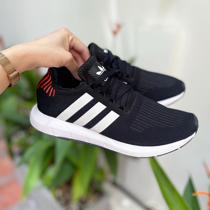 Giày Thể Thao Sneaker Adidas Swift Run
