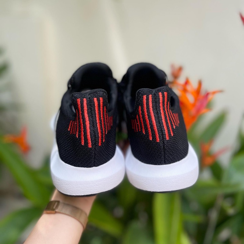 Giày Thể Thao Sneaker Adidas Swift Run
