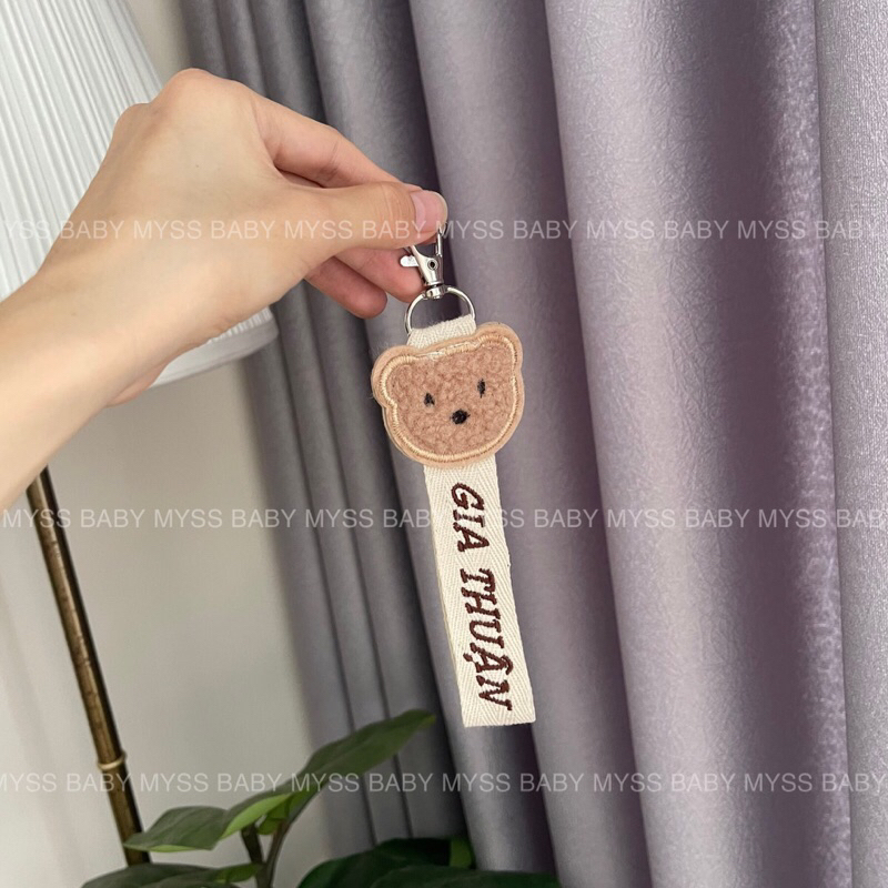 Thẻ tên gấu treo ba lô cho bé thêu tên theo yêu cầu MYSS BABY