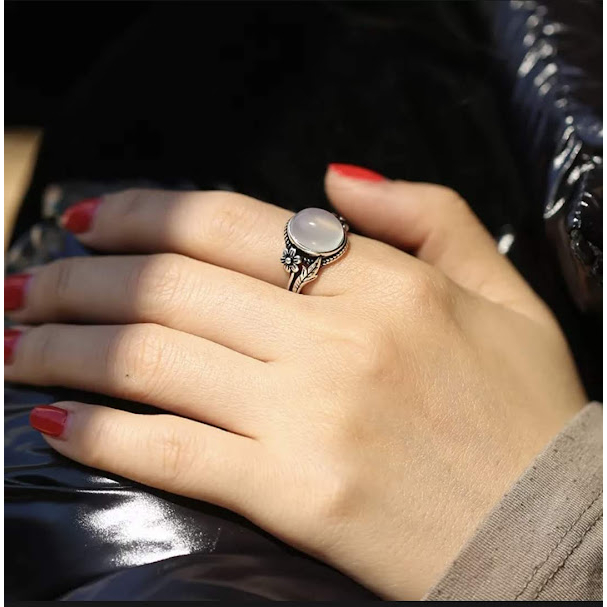 Nhẫn bạc freesize đá chủ Chalcedony trắng phong cách vintage