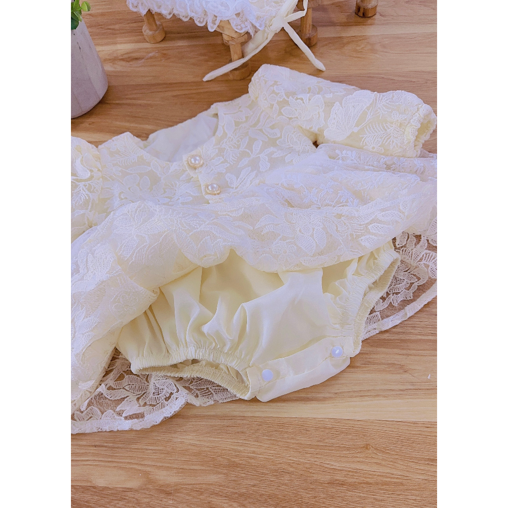 Body váy kem dài tay cúc trước kèm mũ 4-11 Kg,Body đầy tháng thôi nôi chất mềm mịn