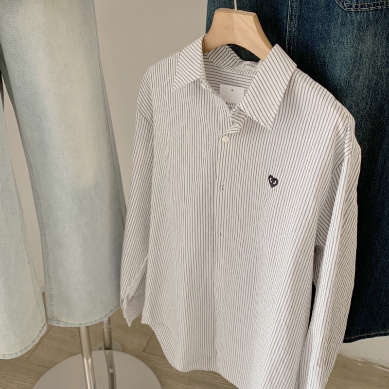 KAYY. Áo sơmi kẻ tăm thêu tim _ Smktt