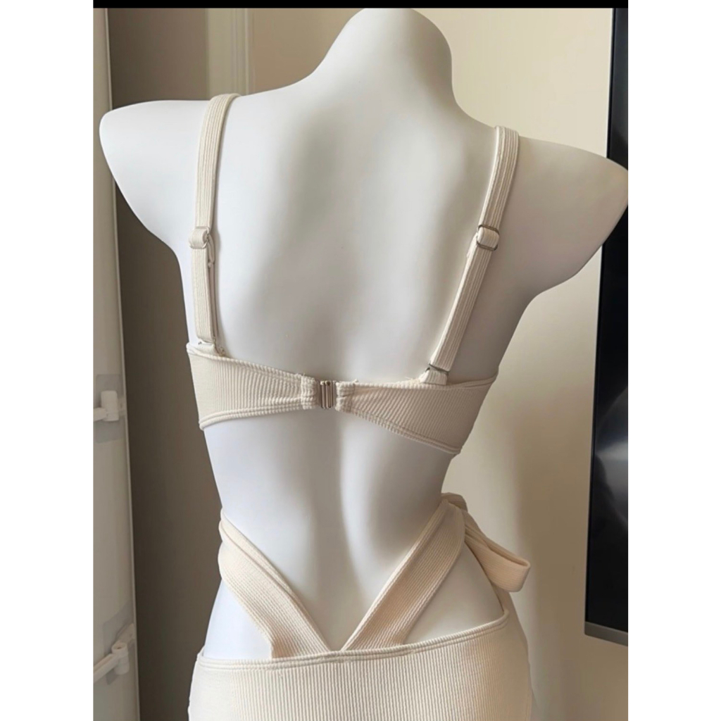 Bikini một mảnh đi biển, Siêu sang chảnh