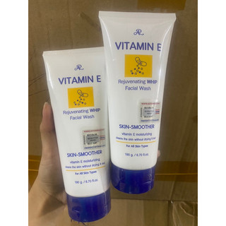 Sữa rửa mặt giữ ẩm trắng da vitamin E