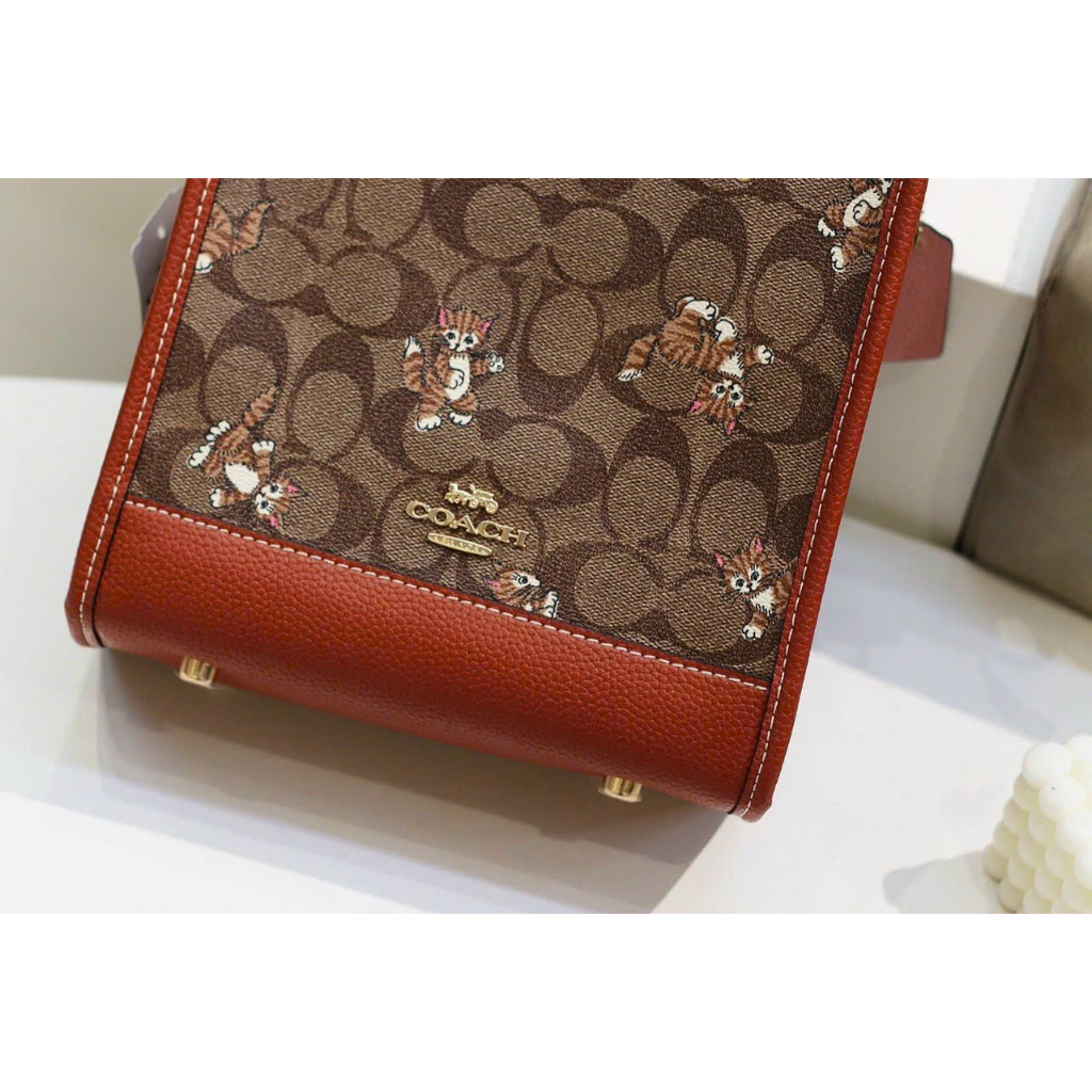 Coach Dempsey Tote 22 in signature Jacquard coach CC769