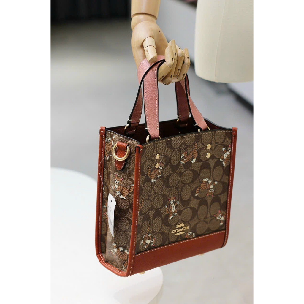 Coach Dempsey Tote 22 in signature Jacquard coach CC769
