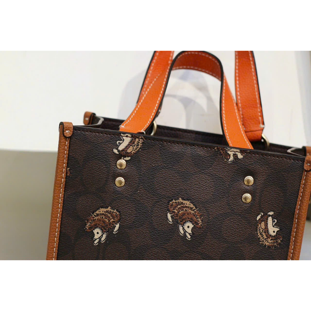 Coach Dempsey Tote 22 in signature Jacquard coach CC769