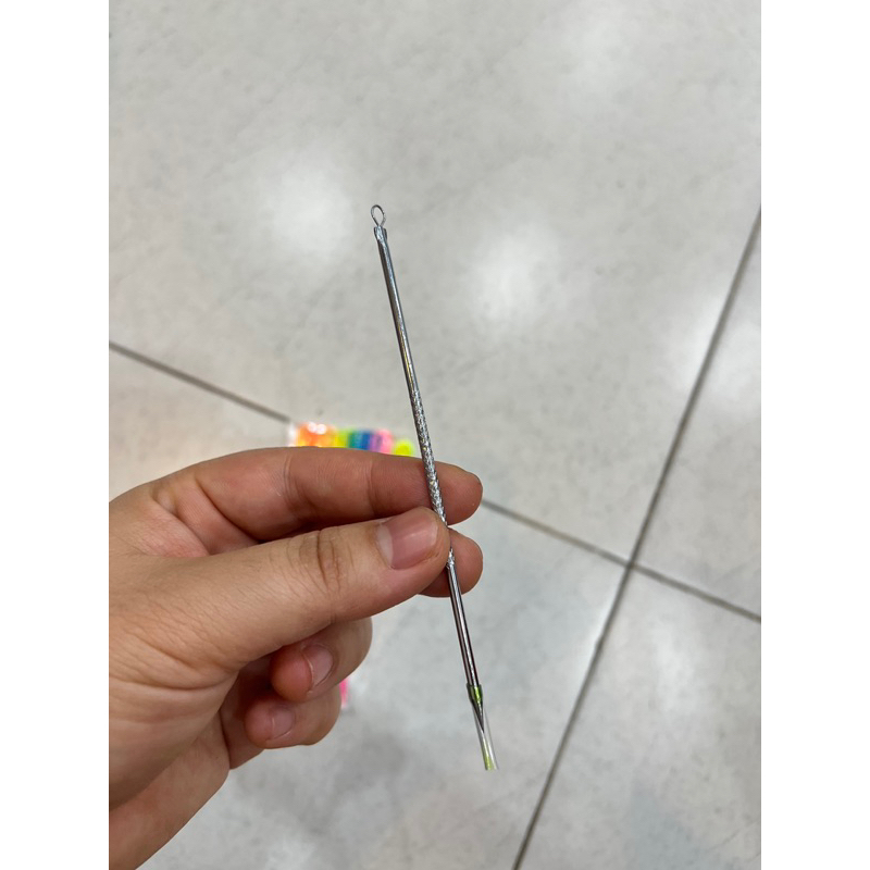 QUE NẶN MỤN THƯỜNG