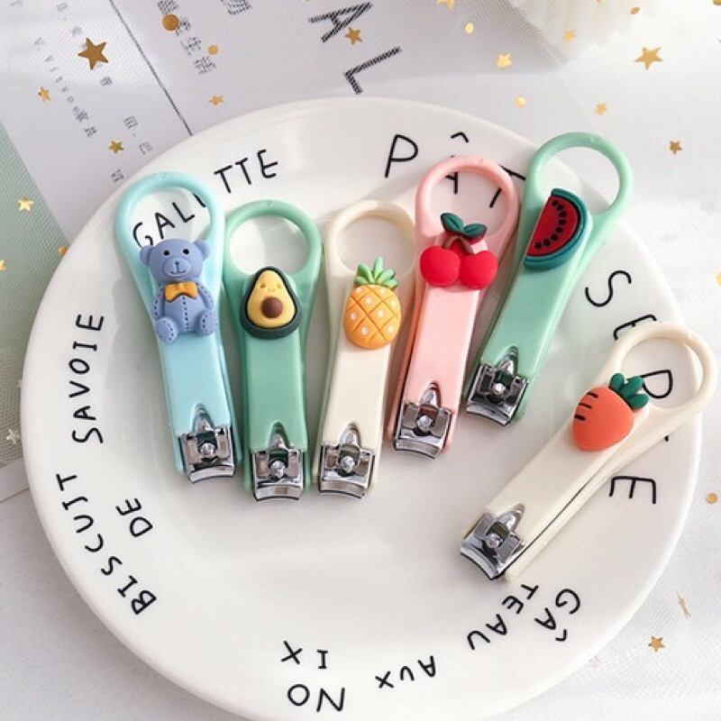 Bấm móng tay cute